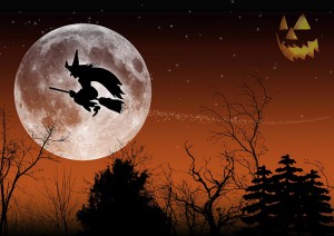 hexe-mit-besen-vor-mond